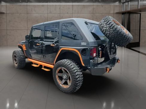 Used 2017 Jeep Wrangler Unlimited Rubicon w/ Connectivity Group AWD/4WD image 5