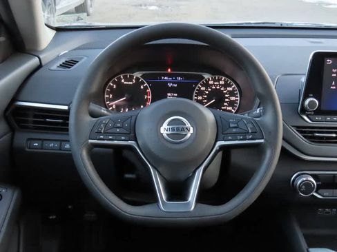 Used 2022 Nissan Altima 2.5 SV image 18