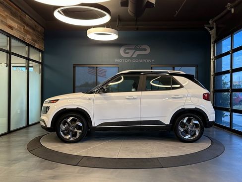 Used 2025 Hyundai Venue Limited image 6