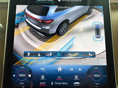 Used 2024 Mercedes-Benz GLC 43 AMG 4MATIC image 23