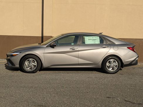 New 2026 Hyundai Elantra SE image 9