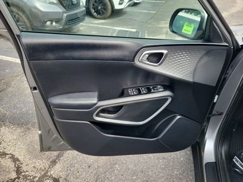 Used 2025 Kia Soul LX w/ LX Technology Package image 8