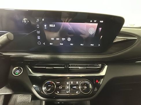 Used 2024 Buick Envista Sport Touring w/ Convenience I Package FWD image 24
