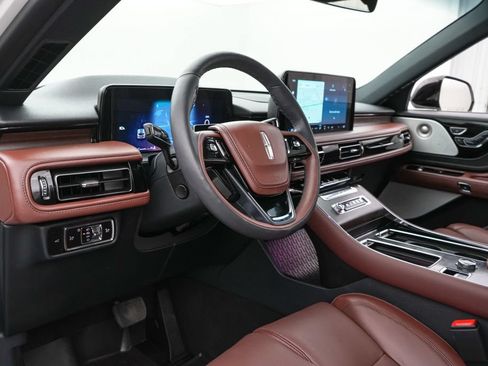 Used 2025 Lincoln Aviator Reserve w/ Equipment Group 201A AWD/4WD image 12