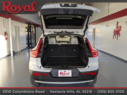 Used 2023 Volvo XC40 B5 Plus w/ Protection Package Premier image 12