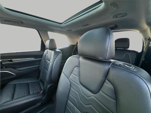 Used 2022 Kia Telluride SX w/ SX Prestige Package image 28