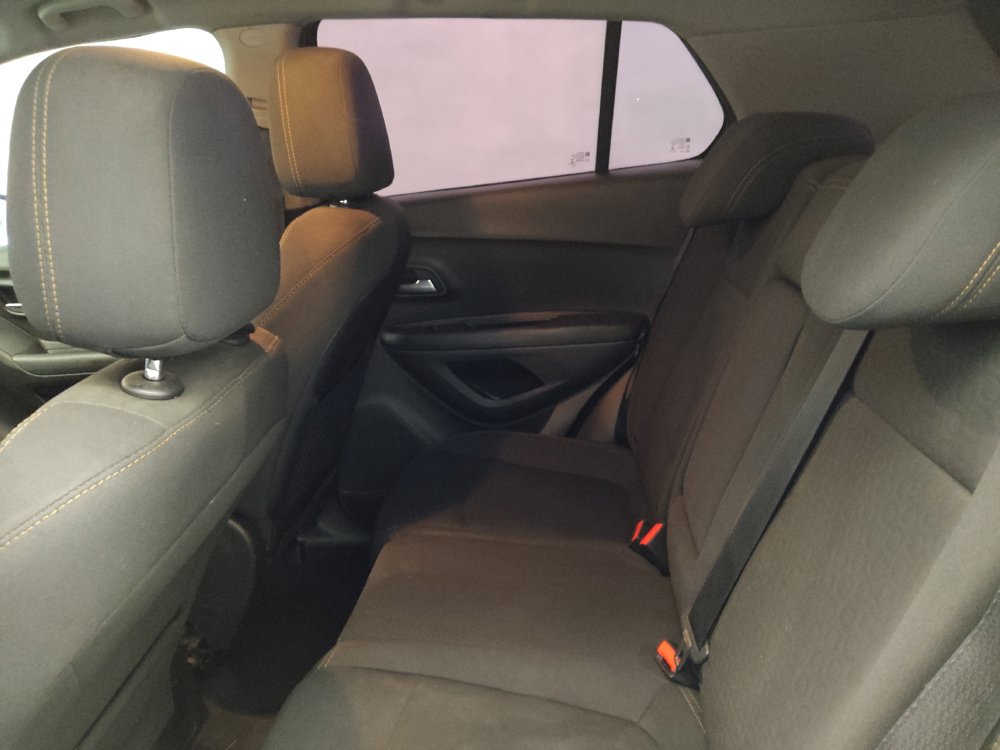 Used 2018 Chevrolet Trax LS w/ LPO, Cargo Package FWD image 18