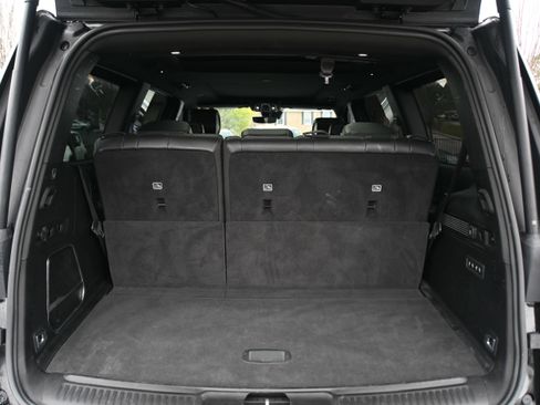 Used 2022 Jeep Wagoneer Series III w/ Premium Group I image 15