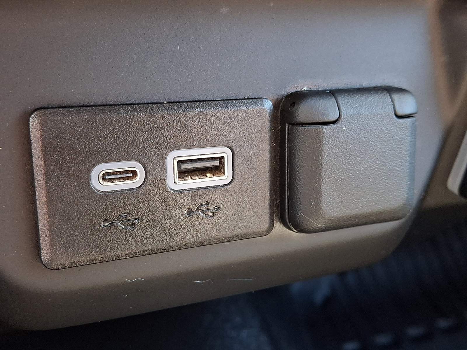 Used 2024 GMC Sierra 3500 Pro AWD/4WD image 24