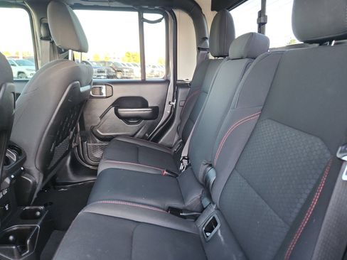 Used 2021 Jeep Gladiator Rubicon w/ Cold Weather Group image 18