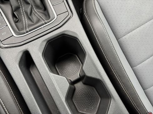 Used 2025 Volkswagen Jetta SE image 40