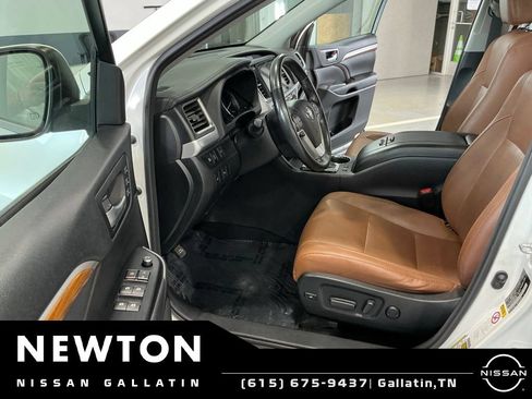 Used 2017 Toyota Highlander Limited FWD image 6