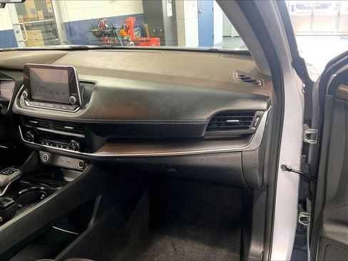Used 2023 Nissan Rogue SV AWD/4WD image 13