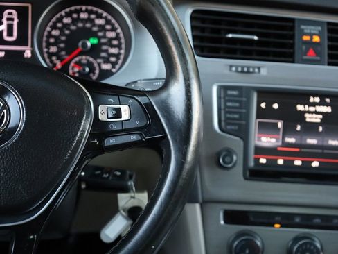 Used 2016 Volkswagen Golf S image 31