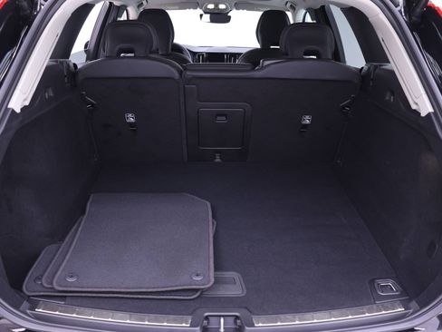 Certified 2023 Volvo XC60 B5 Plus image 18