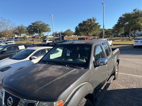 Used 2014 Nissan Frontier SL w/ SL Moonroof Package image 14