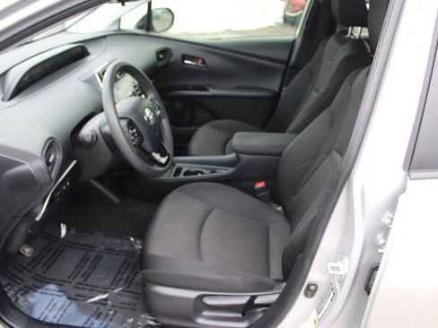 Used 2020 Toyota Prius LE image 16