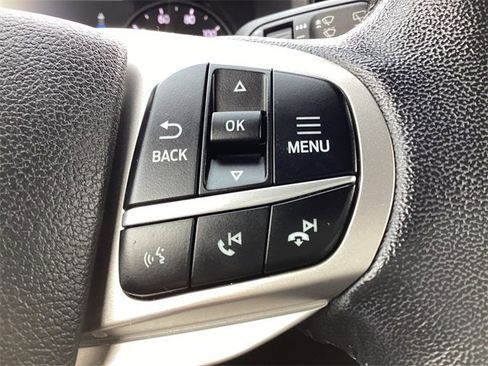 Used 2020 Ford Explorer XLT image 18