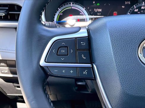 Used 2022 Toyota Highlander XLE AWD/4WD image 23