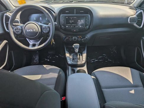 Used 2025 Kia Soul LX FWD image 22