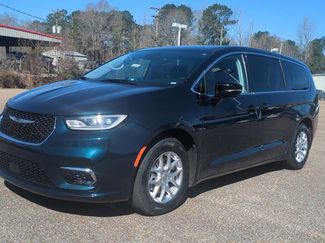 Used 2024 Chrysler Pacifica Touring-L video 1