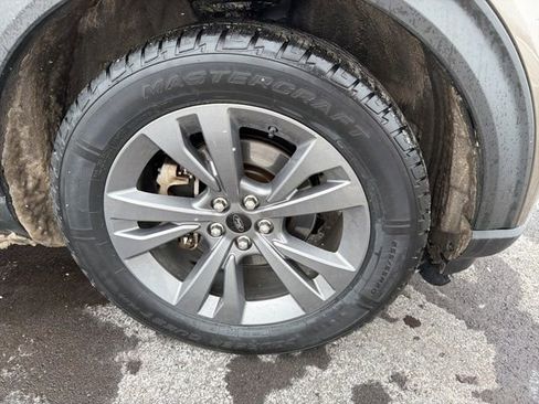 Certified 2021 Ford Explorer XLT w/ Equipment Group 202A image 3