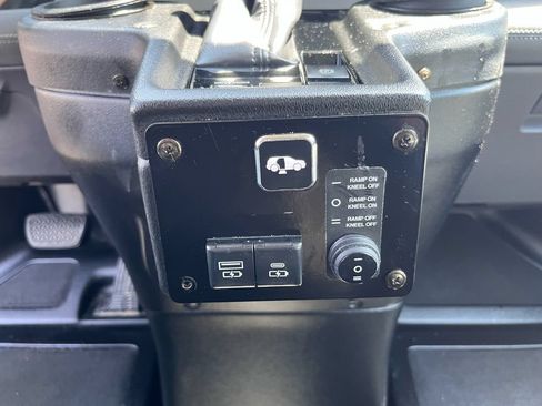 Used 2021 Toyota Sienna XLE w/ XLE Plus Package FWD image 20