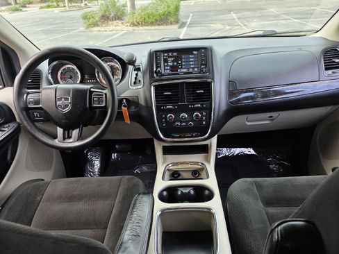 Used 2015 Dodge Grand Caravan SXT image 16