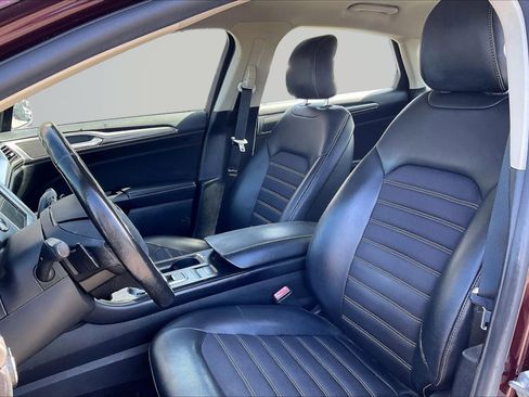 Used 2017 Ford Fusion SE w/ Equipment Group 201A image 25