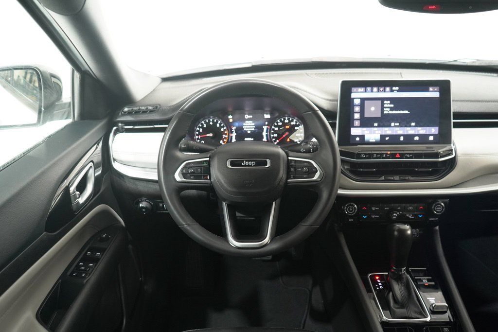 Used 2025 Jeep Compass Limited AWD/4WD image 15