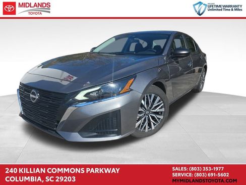 Used 2024 Nissan Altima 2.5 SV image 1