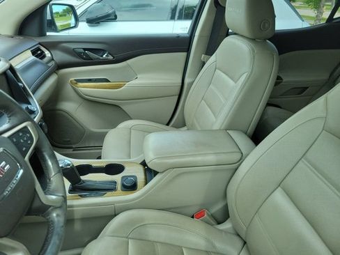 Used 2019 GMC Acadia Denali w/ Technology Package FWD image 4