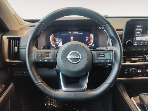 Used 2023 Nissan Pathfinder Platinum w/ Black Appearance Package FWD image 15