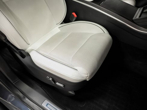 Used 2023 Tesla Model X Plaid image 34