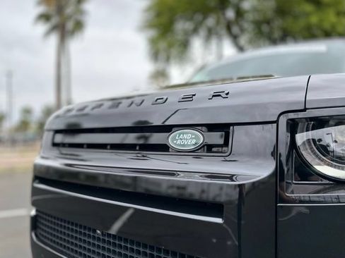 Used 2023 Land Rover Defender 90 V8 AWD/4WD image 4