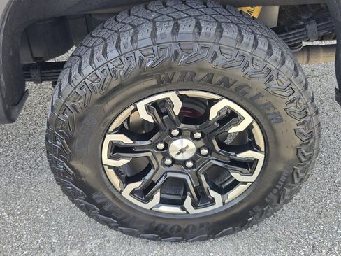 Certified 2025 Chevrolet Silverado 1500 ZR2 AWD/4WD image 25