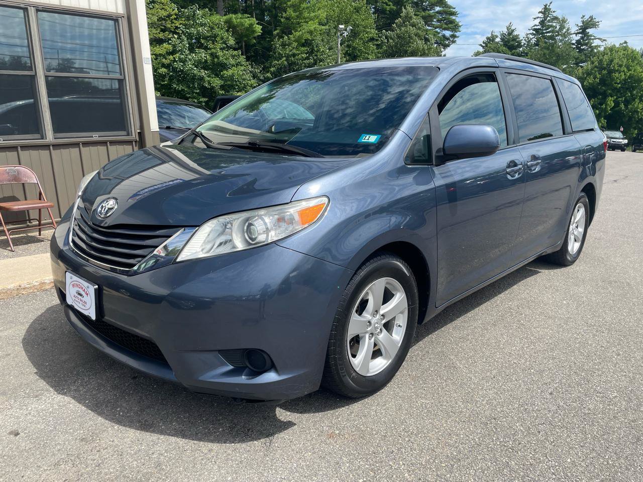 Used 2017 Toyota Sienna LE FWD image 1