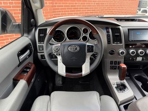 Used 2014 Toyota Sequoia Platinum image 10