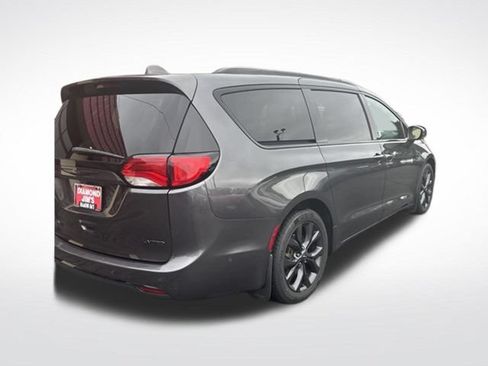 Used 2020 Chrysler Pacifica Limited w/ Quick Order Package 27H Red S FWD image 5