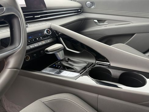 Used 2023 Hyundai Elantra SEL w/ Convenience Package image 13
