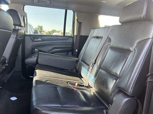 Used 2017 Chevrolet Suburban LT image 18