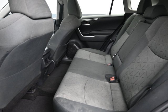 Used 2021 Toyota RAV4 XLE w/ Convenience Package FWD image 18