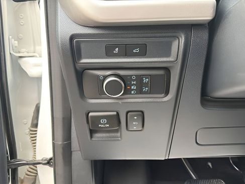 Used 2022 Ford Expedition XLT image 32