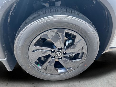 Used 2026 Nissan Rogue SV FWD image 38