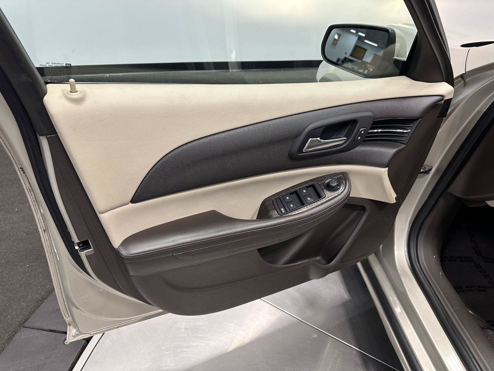Used 2014 Chevrolet Malibu LT w/ Power Convenience Package FWD image 9