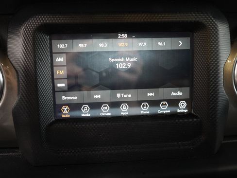 Used 2019 Jeep Wrangler Unlimited Sahara AWD/4WD image 30