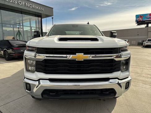 Used 2025 Chevrolet Silverado 2500 LT image 2