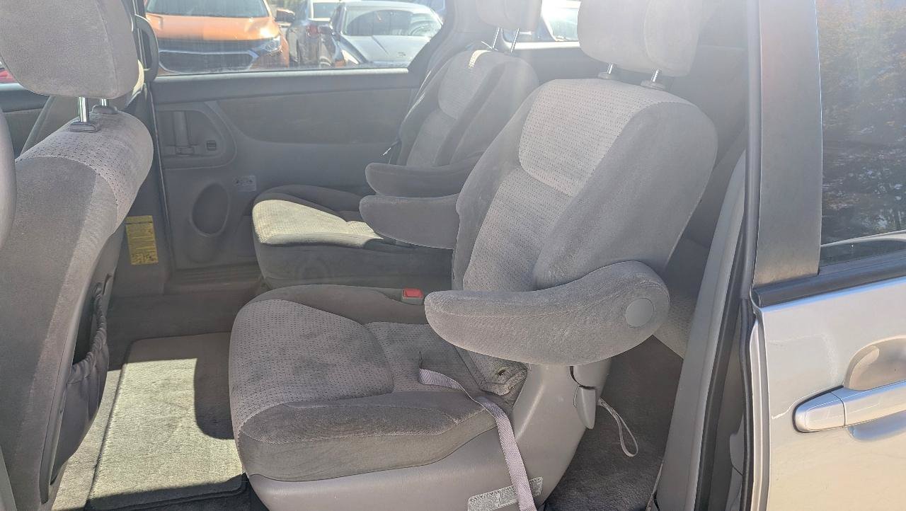 Used 2008 Toyota Sienna LE FWD image 10