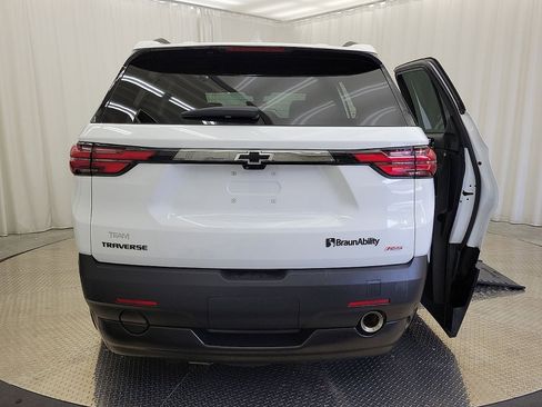 Used 2023 Chevrolet Traverse RS image 23