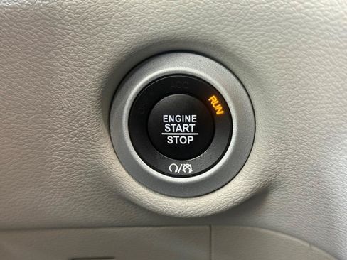 Used 2018 Chrysler Pacifica Touring-L w/ Premium Audio Group FWD image 27